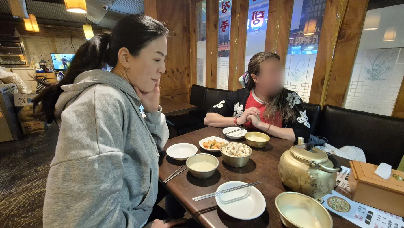Korean pub food and makgeolli during the second round in Seoul